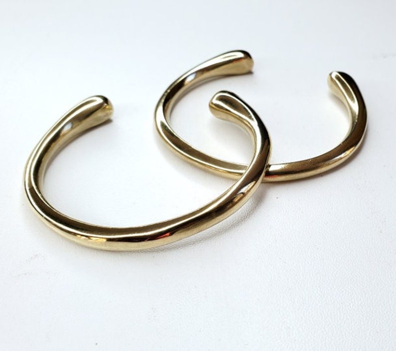 Set of 2 brass bracelets