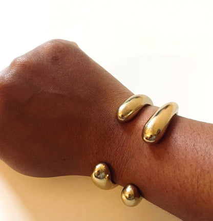 Set of 2 brass bracelets